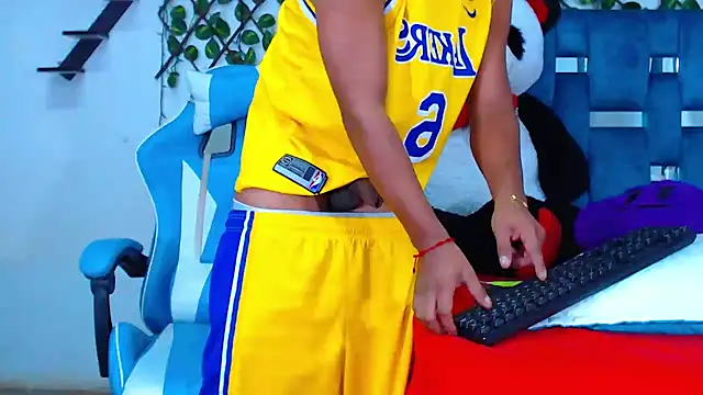 Snapshot of Hakim_prettynigg chatting on 10/25/25, 02:02 Hakim prettynigg online show from 10/25/25, 02:02