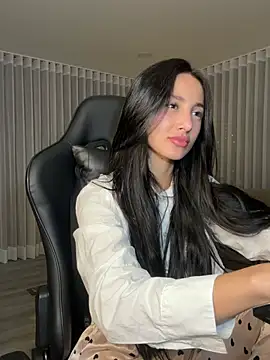 EvaMoet online show from 12/13/24, 05:49