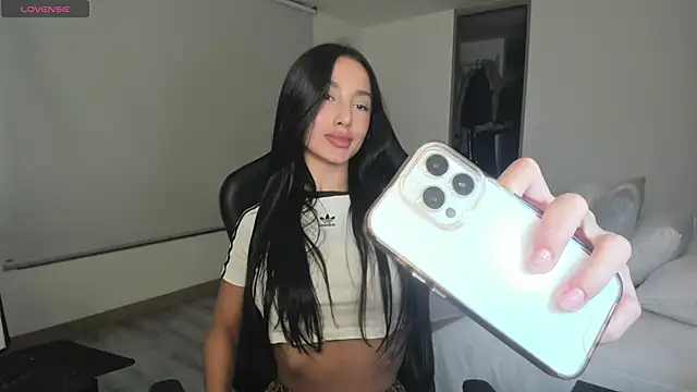 EvaMoet online show from 03/12/25, 06:07