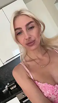 Mia Roxie online show from 10/27/25, 03:32