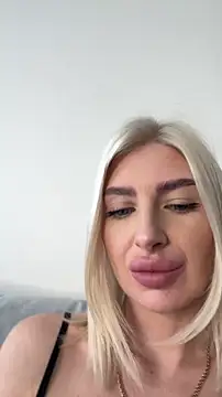 Mia Roxie online show from 04/06/26, 04:46