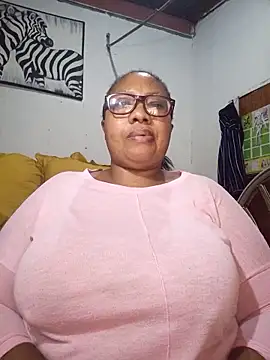 Snapshot of YELLOW_BONE chatting on 06/22/26, 08:39 YELLOW BONE online show from 06/22/26, 08:39