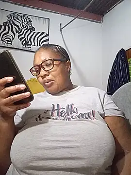 Snapshot of YELLOW_BONE chatting on 06/30/26, 09:05 YELLOW BONE online show from 06/30/26, 09:05