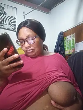 Snapshot of YELLOW_BONE chatting on 07/06/26, 08:33 YELLOW BONE online show from 07/06/26, 08:33