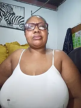 Snapshot of YELLOW_BONE chatting on 07/09/26, 09:19 YELLOW BONE online show from 07/09/26, 09:19