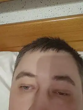 Snapshot of tores992 chatting on 09/24/25, 03:32 tores992 online show from 09/24/25, 03:32