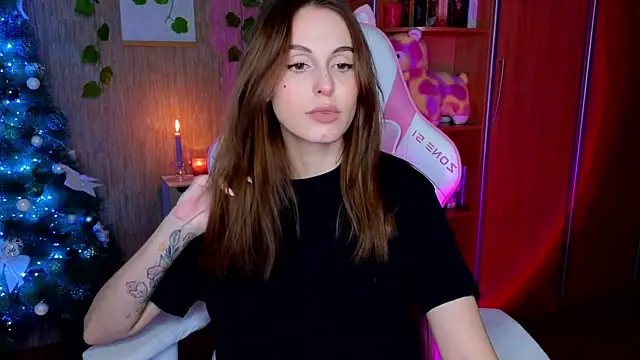 Snapshot of EdelineMaher chatting on 01/10/25, 02:55 EdelineMaher online show from 01/10/25, 02:55