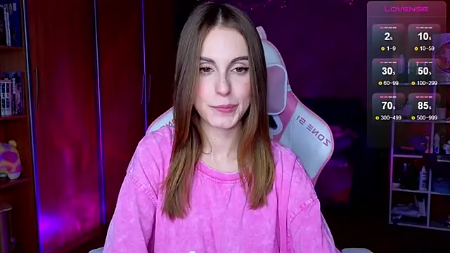 Snapshot of EdelineMaher chatting on 11/09/25, 01:53 EdelineMaher online show from 11/09/25, 01:53