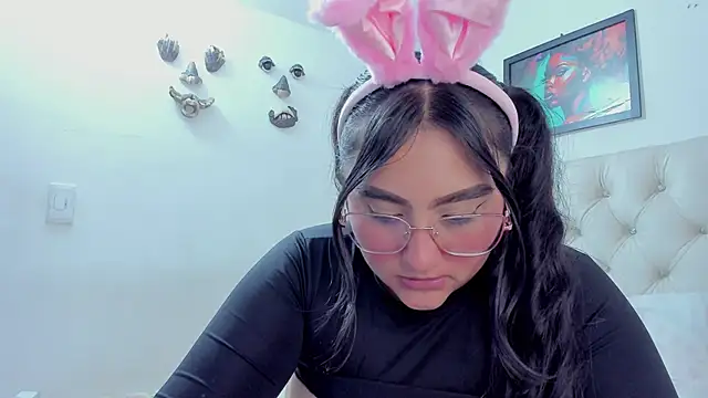 Snapshot of NayaWayne chatting on 12/13/24, 12:42 NayaWayne online show from 12/13/24, 12:42