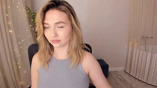 Snapshot of GracefulLook chatting on 01/19/25, 01:53 GracefulLook online show from 01/19/25, 01:53