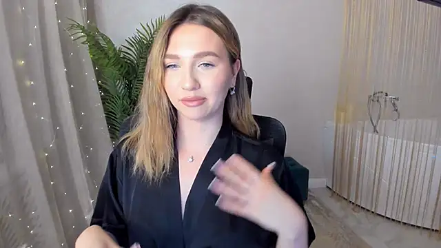 Snapshot of GracefulLook chatting on 01/21/25, 02:48 GracefulLook online show from 01/21/25, 02:48