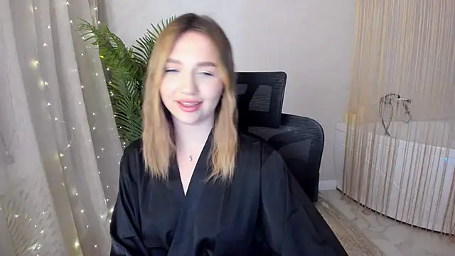 Snapshot of GracefulLook chatting on 01/21/25, 05:51 GracefulLook online show from 01/21/25, 05:51