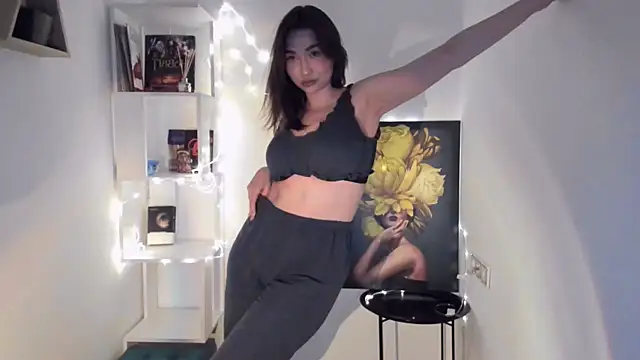 Snapshot of GracefulLook chatting on 02/05/25, 03:23 GracefulLook online show from 02/05/25, 03:23