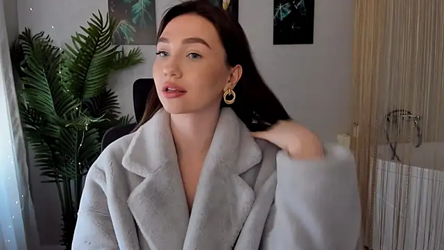 Snapshot of GracefulLook chatting on 02/10/25, 01:22 GracefulLook online show from 02/10/25, 01:22