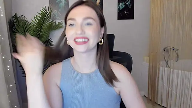 Snapshot of GracefulLook chatting on 02/10/25, 04:36 GracefulLook online show from 02/10/25, 04:36