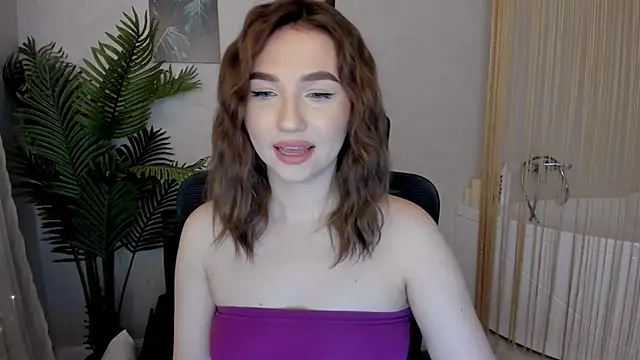 Snapshot of GracefulLook chatting on 02/14/25, 10:36 GracefulLook online show from 02/14/25, 10:36