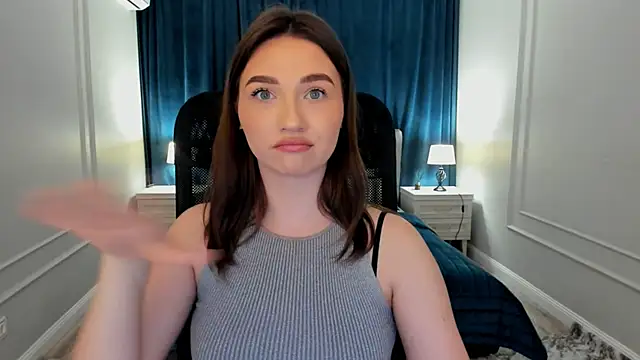 Snapshot of GracefulLook chatting on 02/15/25, 07:39 GracefulLook online show from 02/15/25, 07:39