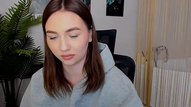 Snapshot of GracefulLook chatting on 02/17/25, 10:36 GracefulLook online show from 02/17/25, 10:36