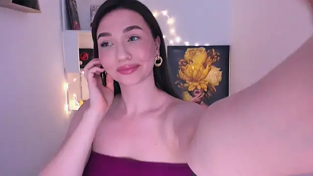 Snapshot of GracefulLook chatting on 02/18/25, 10:47 GracefulLook online show from 02/18/25, 10:47