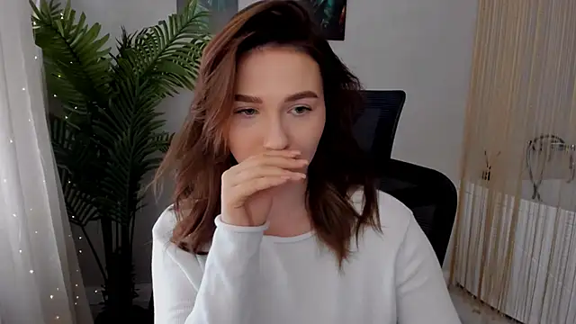 Snapshot of GracefulLook chatting on 02/28/25, 09:58 GracefulLook online show from 02/28/25, 09:58