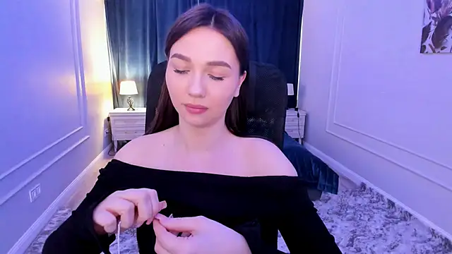 Snapshot of GracefulLook chatting on 03/13/25, 10:05 GracefulLook online show from 03/13/25, 10:05