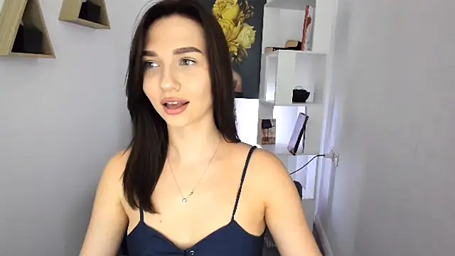 Snapshot of GracefulLook chatting on 09/17/25, 11:45 GracefulLook online show from 09/17/25, 11:45