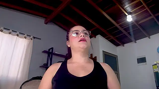 maela1 online show from 11/17/25, 12:55