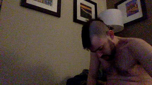 Snapshot of Fr4nk1eFFuxxx chatting on 01/04/25, 07:55 Fr4nk1eFFuxxx online show from 01/04/25, 07:55