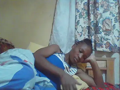 Snapshot of Smillie_prety chatting on 06/13/26, 04:43 Smillie prety online show from 06/13/26, 04:43