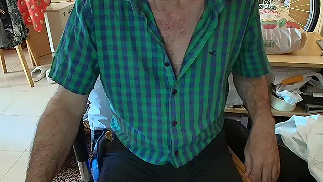 Snapshot of angelgarcia269 chatting on 01/06/26, 12:42 angelgarcia269 online show from 01/06/26, 12:42