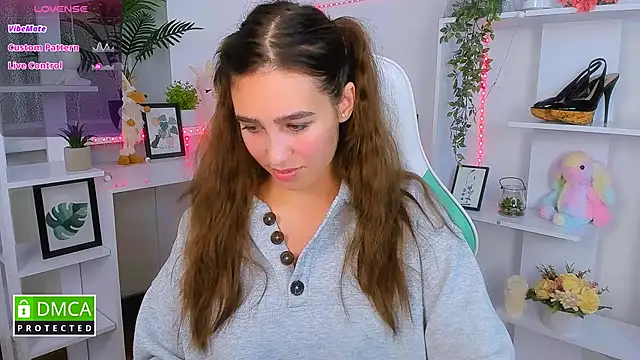  Eliizabeth  online show from 10/21/25, 09:59