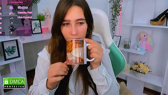  Eliizabeth  online show from 10/25/25, 09:09