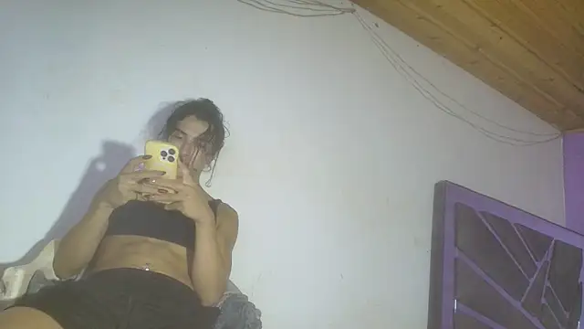 Snapshot of roxana_collins chatting on 10/21/25, 03:51 roxana collins online show from 10/21/25, 03:51