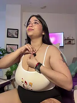 Snapshot of tati_reyess chatting on 06/27/26, 12:22 tati reyess online show from 06/27/26, 12:22