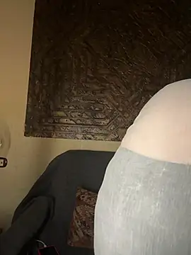 Snapshot of Mayoosh6 chatting on 02/10/25, 04:04 Mayoosh6 online show from 02/10/25, 04:04