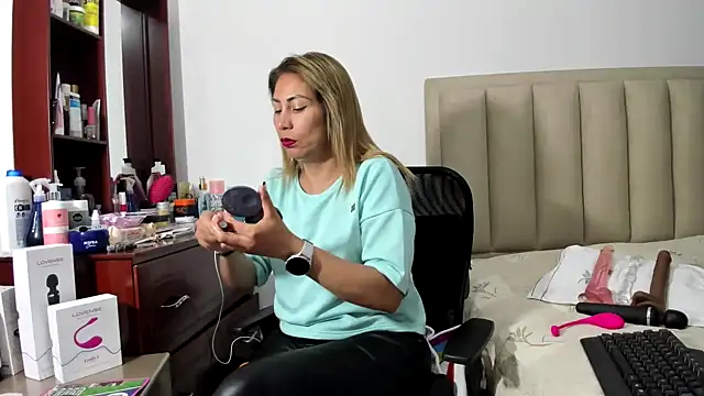 Snapshot of Chloemiller89 chatting on 12/16/24, 11:07 Chloemiller89 online show from 12/16/24, 11:07