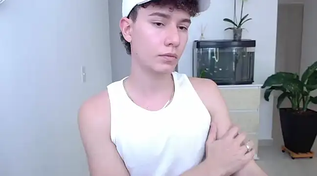 Snapshot of adrian_morelly chatting on 12/12/24, 07:04 adrian morelly online show from 12/12/24, 07:04