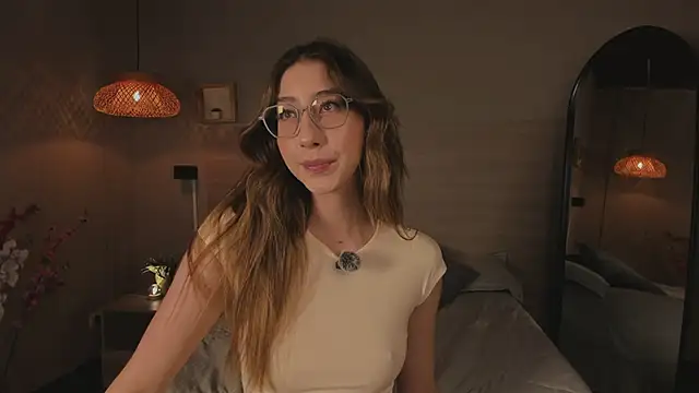 lua ferch   online show from 03/15/25, 12:56