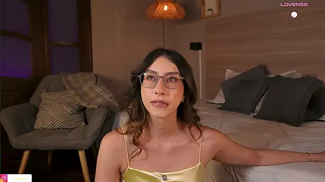 lua ferch   online show from 09/30/25, 12:43