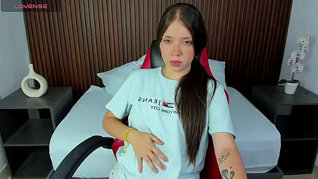 Snapshot of nataly_rodri chatting on 02/13/25, 07:10 nataly rodri online show from 02/13/25, 07:10