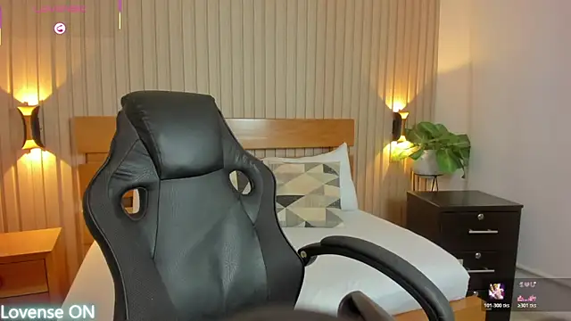 Snapshot of nataly_rodri chatting on 11/28/25, 02:14 nataly rodri online show from 11/28/25, 02:14