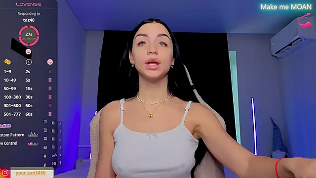 Snapshot of Kemi__Jordan chatting on 09/26/25, 10:52 Kemi Jordan online show from 09/26/25, 10:52