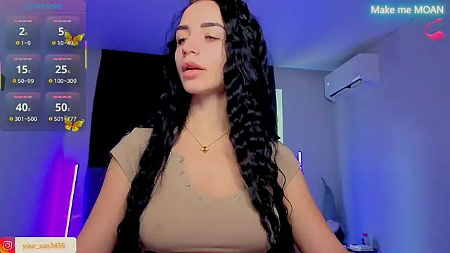 Snapshot of Kemi__Jordan chatting on 10/13/25, 08:14 Kemi Jordan online show from 10/13/25, 08:14