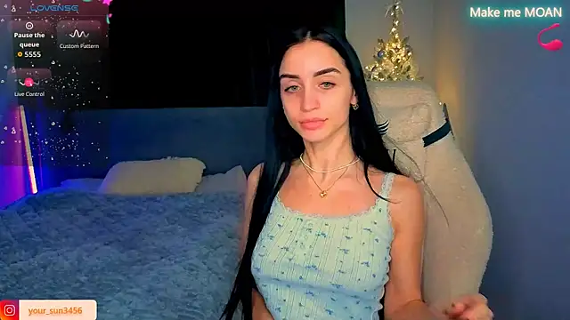 Snapshot of Kemi__Jordan chatting on 12/18/25, 05:30 Kemi Jordan online show from 12/18/25, 05:30