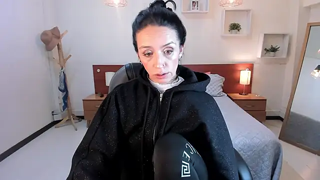 Kristen Garner online show from 01/05/25, 03:53