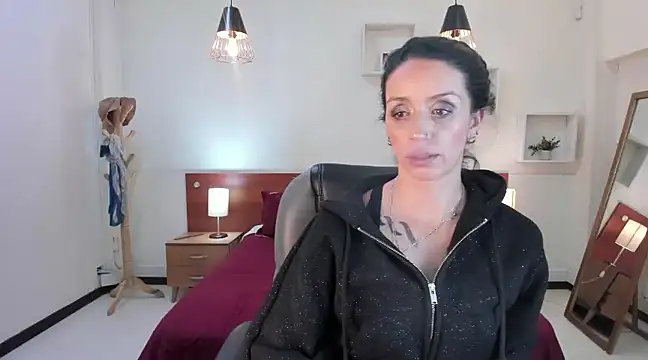 Kristen Garner online show from 02/03/25, 09:07