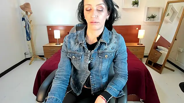 Kristen Garner online show from 02/04/25, 08:06