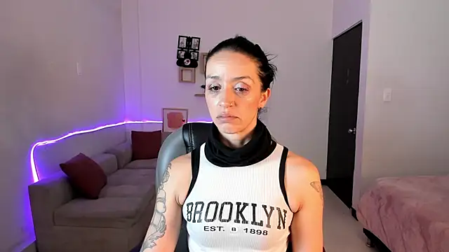 Kristen Garner online show from 12/22/25, 07:11