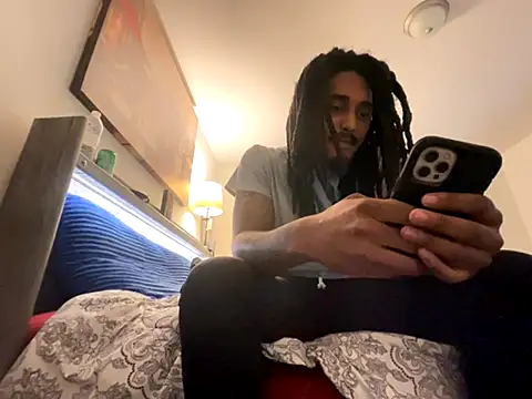 Snapshot of BD2LONG chatting on 10/31/25, 05:52 BD2LONG online show from 10/31/25, 05:52