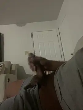 Snapshot of BD2LONG chatting on 12/20/25, 06:20 BD2LONG online show from 12/20/25, 06:20